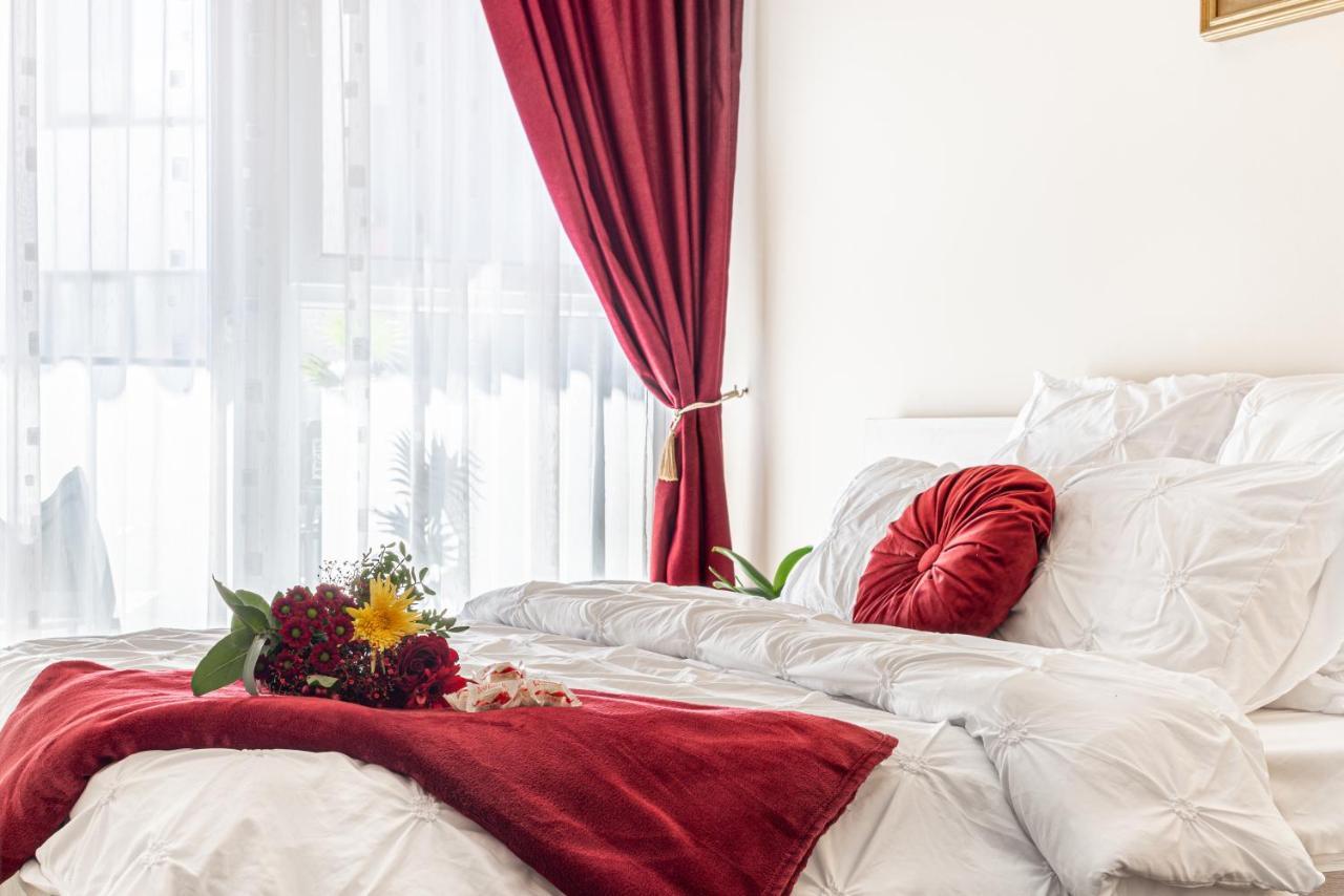 Ari - Ared Luxurious Apartments With Balcony & Free Parking Arad Eksteriør billede