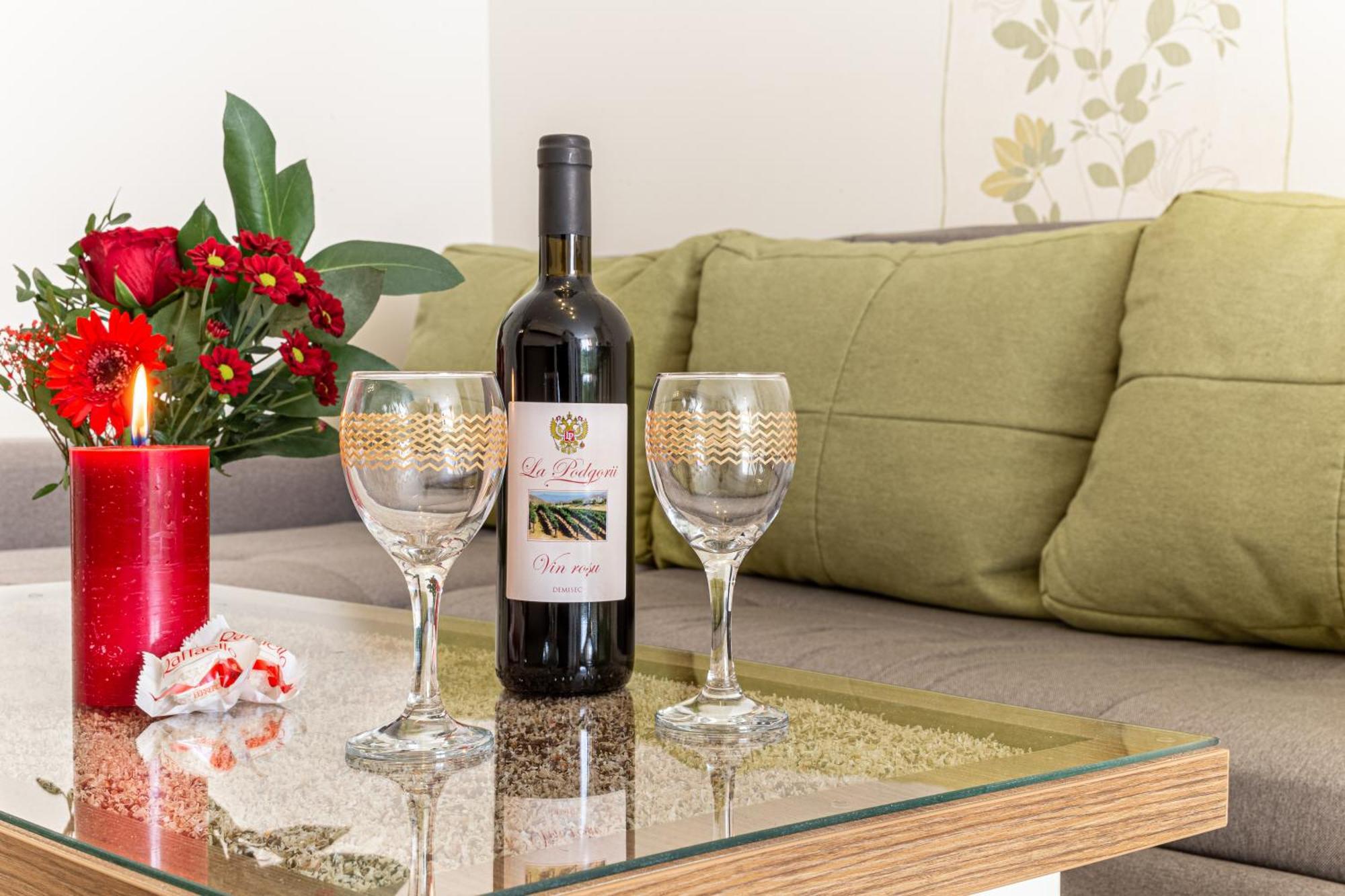Ari - Ared Luxurious Apartments With Balcony & Free Parking Arad Eksteriør billede