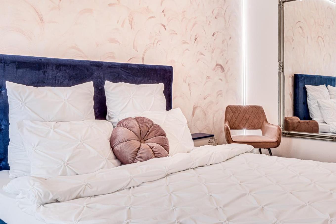 Ari - Ared Luxurious Apartments With Balcony & Free Parking Arad Eksteriør billede