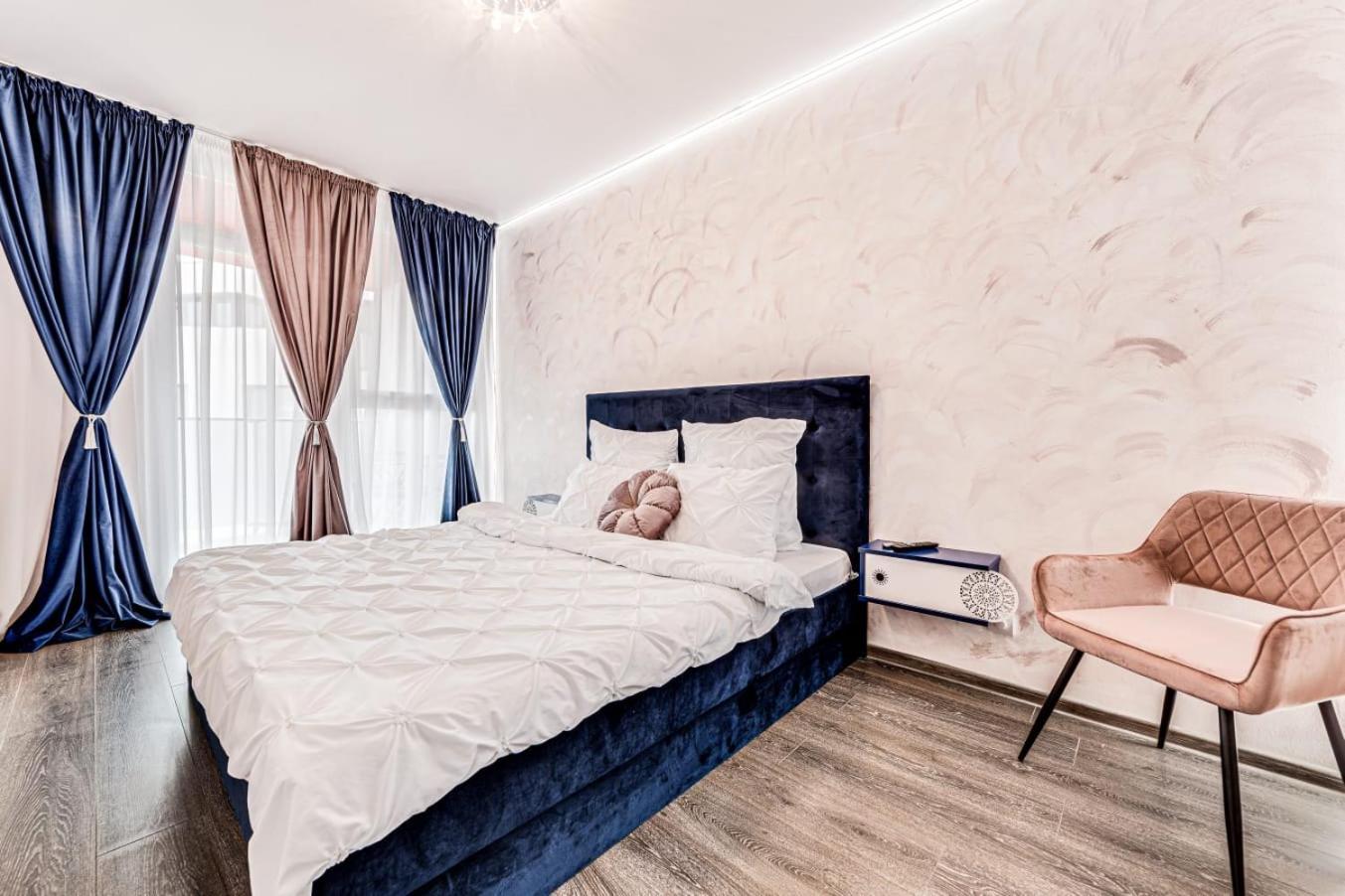 Ari - Ared Luxurious Apartments With Balcony & Free Parking Arad Eksteriør billede