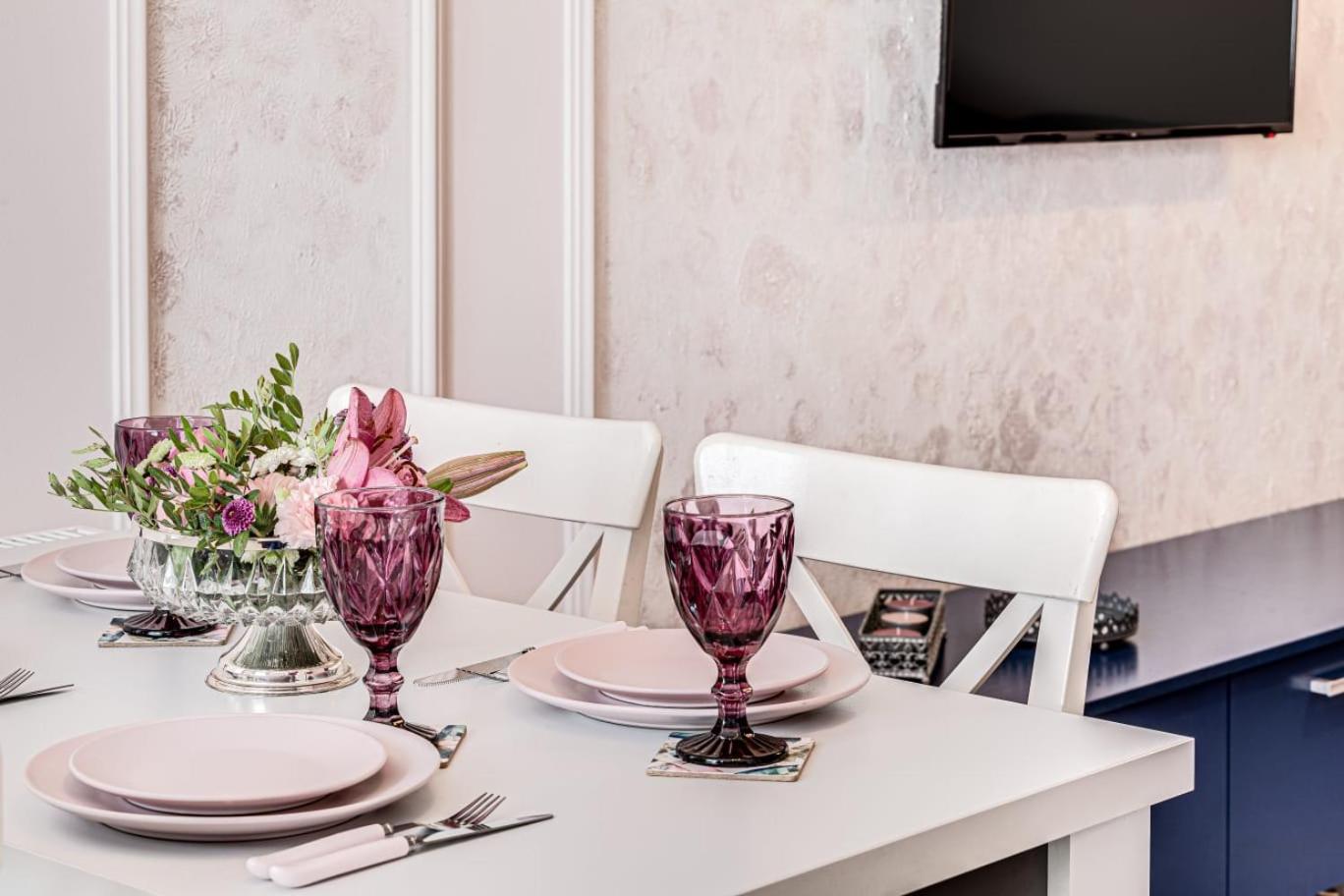 Ari - Ared Luxurious Apartments With Balcony & Free Parking Arad Eksteriør billede
