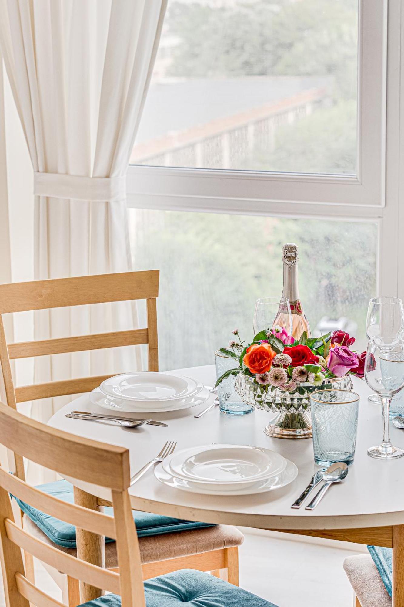 Ari - Ared Luxurious Apartments With Balcony & Free Parking Arad Eksteriør billede