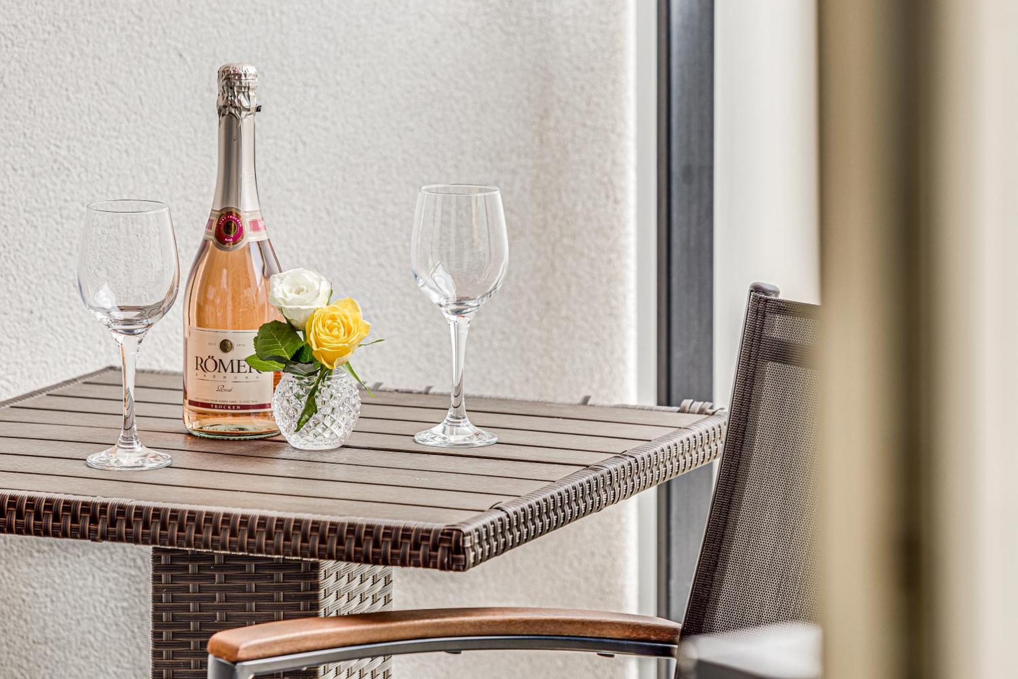 Ari - Ared Luxurious Apartments With Balcony & Free Parking Arad Eksteriør billede