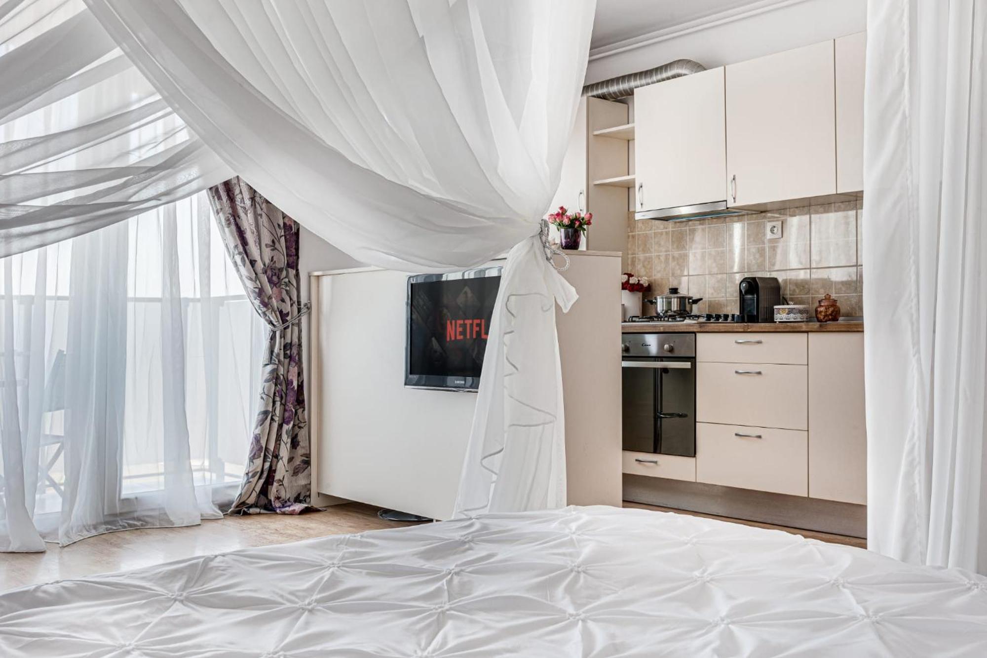 Ari - Ared Luxurious Apartments With Balcony & Free Parking Arad Eksteriør billede